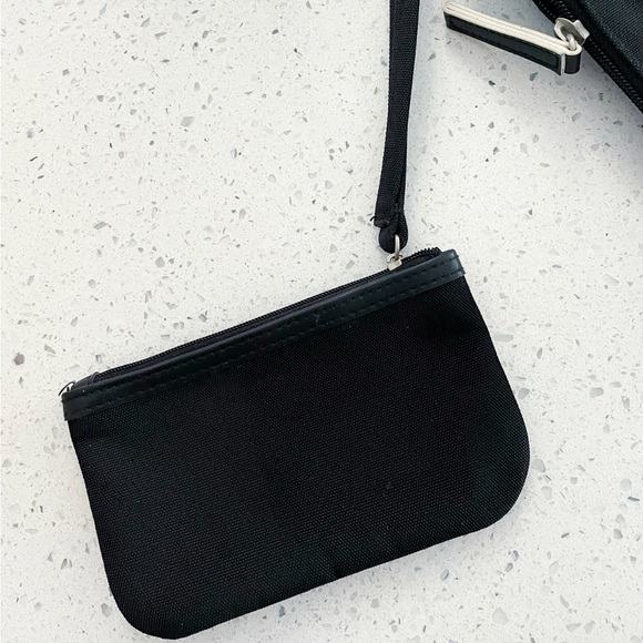 Kenneth Cole New York Black Travel Tote Garment Bag Carry-On 15” with Pouch - Picture 4 of 7